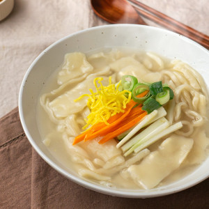 서문시장 손맛 칼제비 400g + 스프 2개 수타 생면 멸치육수